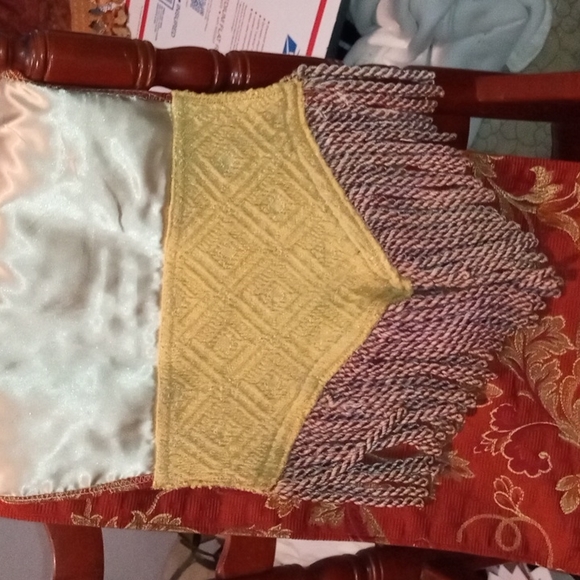 Gorgeous Table Runner - Picture 5 of 5